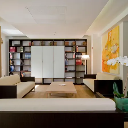 爱斯尼酒店 4* Hesperange